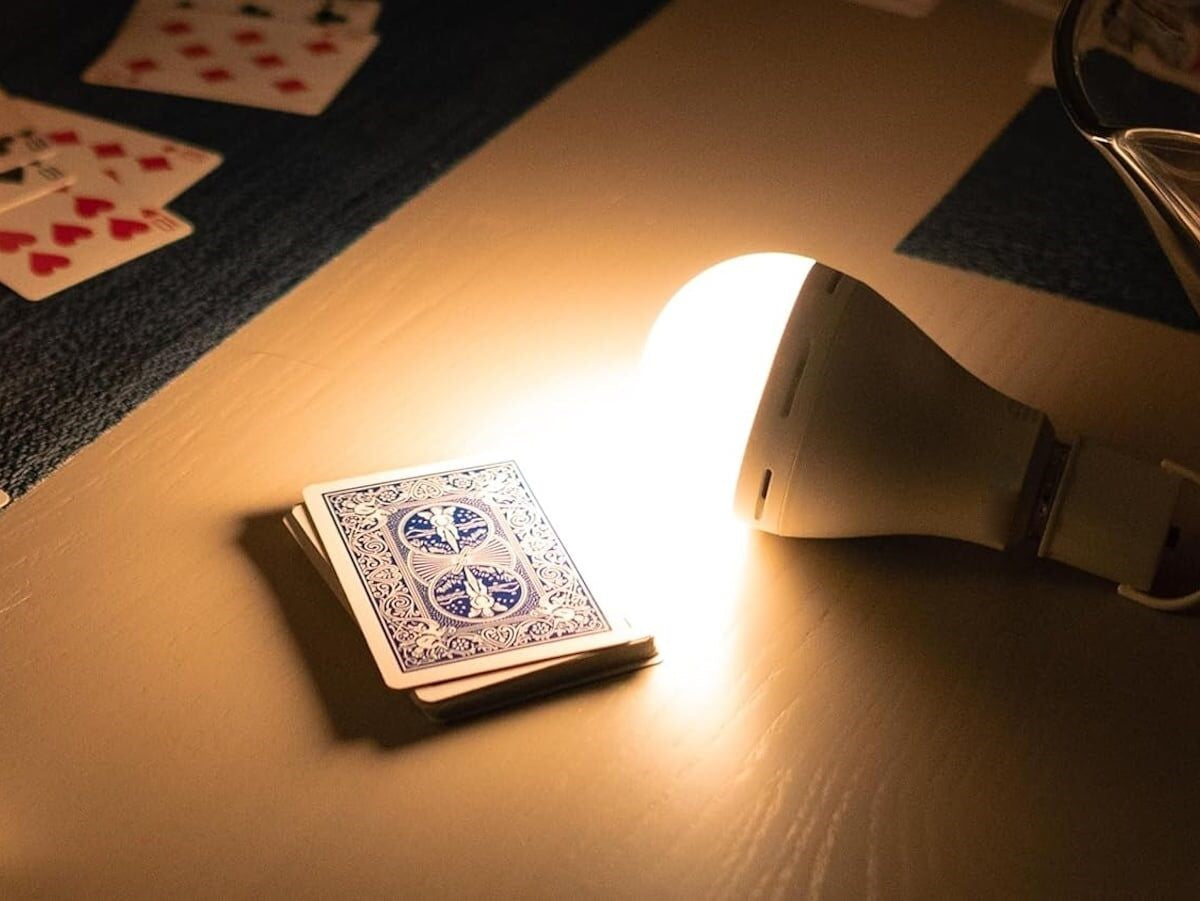 Backup Emergency LED Lightbulb delivers up to 12 hours of light